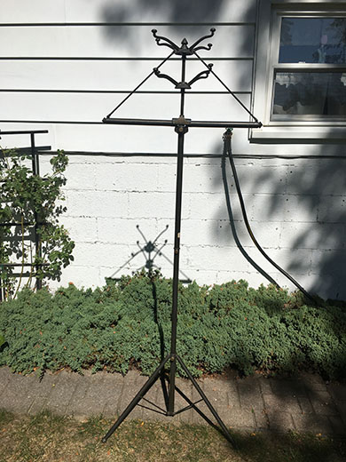 Utilatree metal clothes rack